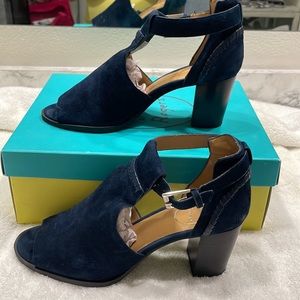 Gently used jack Rogers sandals, size 8